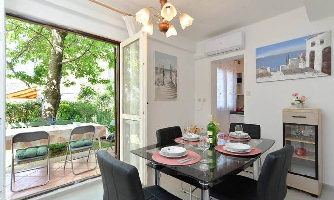 Gulici Appartement | Appartement chaleureux avec jardin