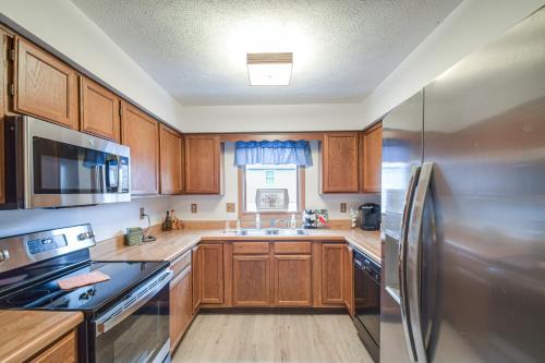 Quad Cities Appartement | Welcoming Condo in Davenport Central Location!