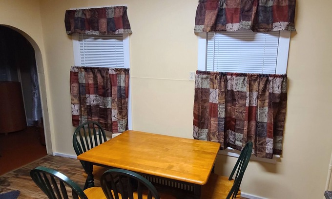 Trenton Appartement | Welcoming home like apartment, safe and quiet neighborhood. Full kitchen setup.