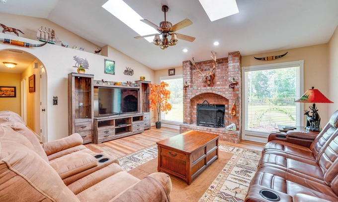 Alachua Maison | Welcoming Home w/Yard on 20 Acres in High Springs