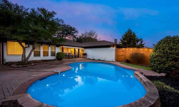 Lake Highlands Maison | Welcoming Neighborhood 4 Bed 3 Bath Single Story
