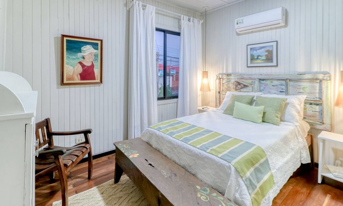 La Cruz Maison | Welcoming suite at Hotel Punta Descartes with fast WiFi & on-site dining