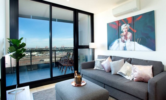 West Melbourne Appartement | Well connected North Melbourne Escape with Balcony
