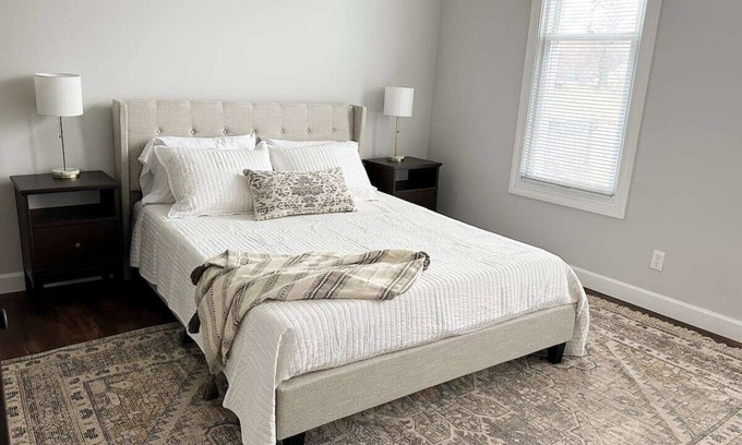 Evansville Maison | Well decorated 2BR Cozy Home, close to everything in Evansville