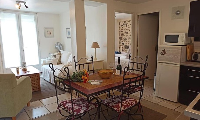 Ria-Sirach Appartement | Well equipped apartment, large terrace, BBQ & WIFI