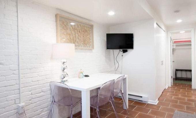 Logan Circle Appartement | WELL-EQUIPPED STUDIO APT - WALK TO METRO SUBWAY