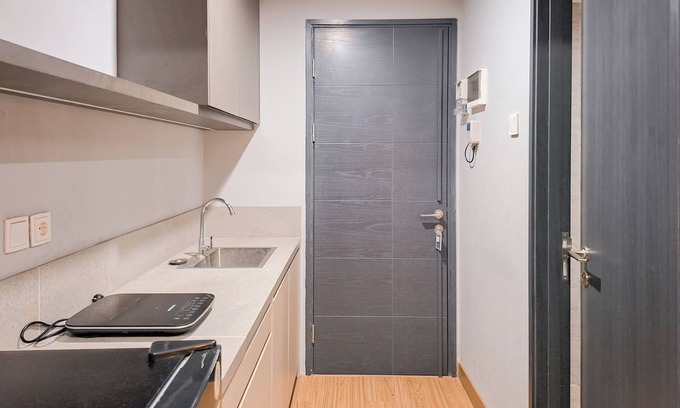 Pinang Appartement | Well Furnished 1Br At Collins Boulevard Apartment