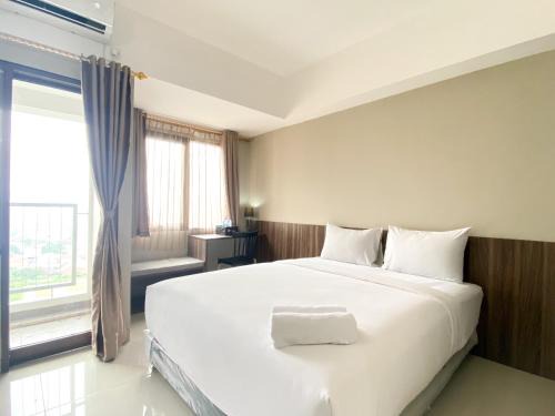 Duren Sawit Appartement | Well Furnished and Cozy Studio at Gateway Park LRT City Jatibening Apartment By Travelio