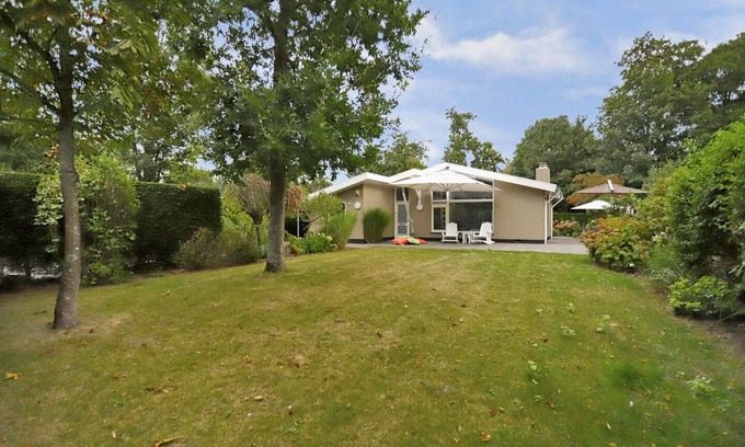Scharendijke Maison | Well-kept bungalow with large fenced garden in a quiet park