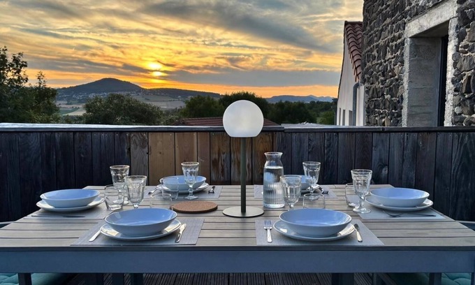 Bergonne Lit Et Petit-Déjeuner | Well-kept cottage with view and terrace