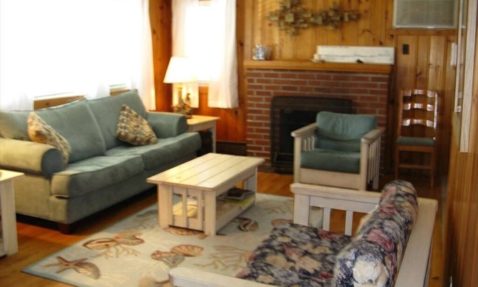 Harvey Cedars Appartement | Well maintained first floor duplex close to the ocean and bay beach in Harvey Cedars.