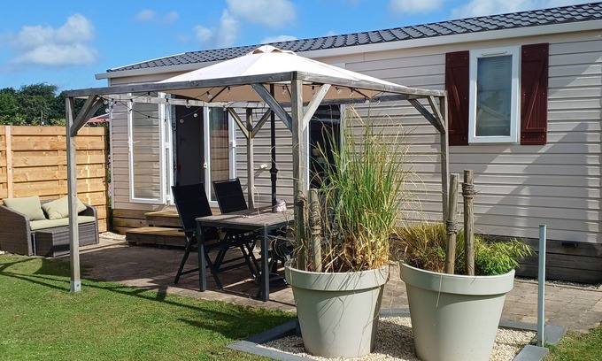 Renesse Chalet De Ski | Well maintained mobile home