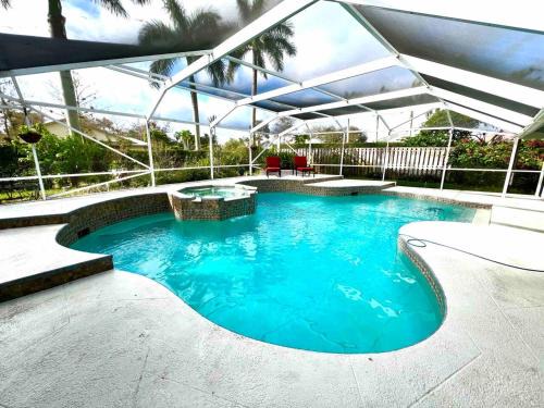 Greenview Shores Maison | Wellington Pool House With Spa and Putting Green