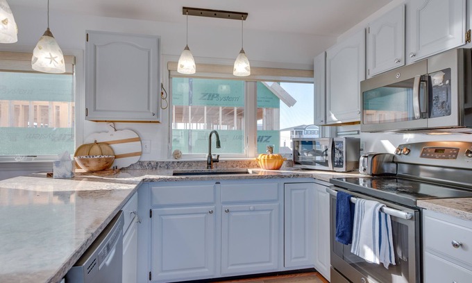 Wells Beach Cottage | Wells Beach House w/ Ocean-view Deck