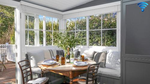 Burrawang Maison | Werona Cottage - enchanting home