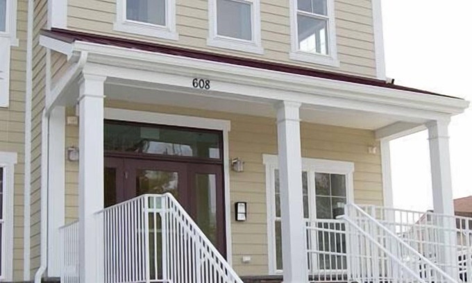 West Annapolis Copropriété | Magnifique condo neuf dans un emplacement idéal à West Annapolis. Ce condo a des plafonds voûtés, des appareils en acier inoxydable et des planchers de bois franc. La propriété est proche du centre-ville d'Annapolis et des routes de banlieue