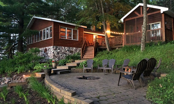 Weyerhaeuser Cabine | West Bay - A classic cabin experience on Island Lake