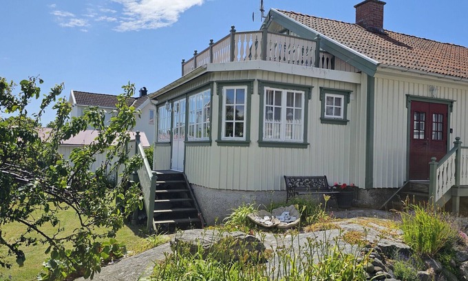 Edshultshall Maison | West Coast house 50m from the harbor in Edshultshall | SE09108