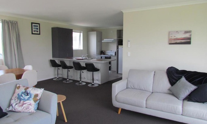 Te Kopuru Maison | West Coast Wonder 4 Minutes Drive to Glinks Gully