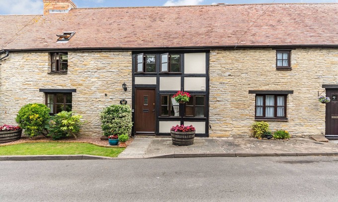 Pitchcombe Cottage | West End Barn, CLEEVE PRIOR
