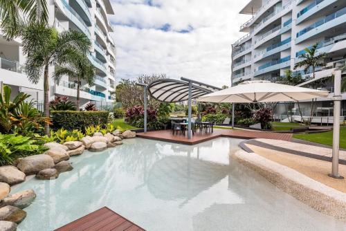 West End Appartement | West End Getaway - Heated Pool located inside the WaterEdge