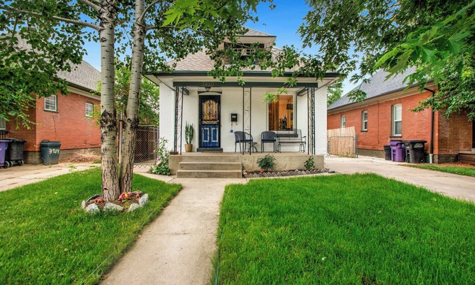 Berkeley Maison | West Highlands Charmer- a 2-bedroom bungalow in walkable N Denver!