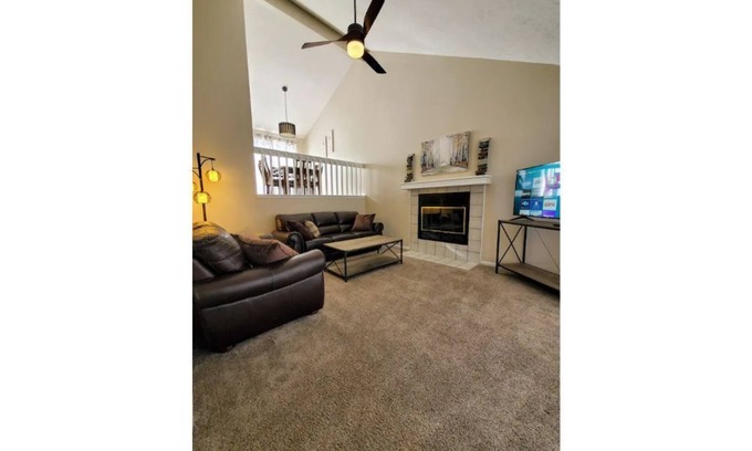 West Omaha Maison | Quiet and comfortable West Omaha home + garage ❤