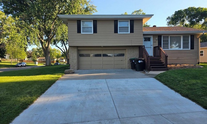 Millard Maison | West Omaha home. clean, nice & safe ! Near a park