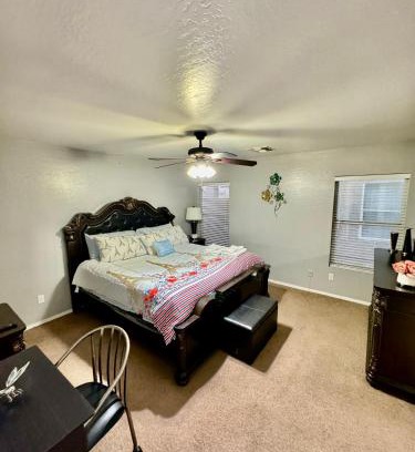 Trailwood Maison | West PHX Cozy king suit with private bathroom Inside a house