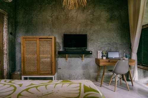 Celuk Maison | west room at Semadi Living