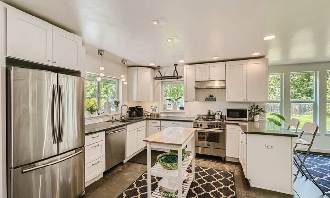 Riverview Maison | West Seattle Farmhouse w/large private yard!