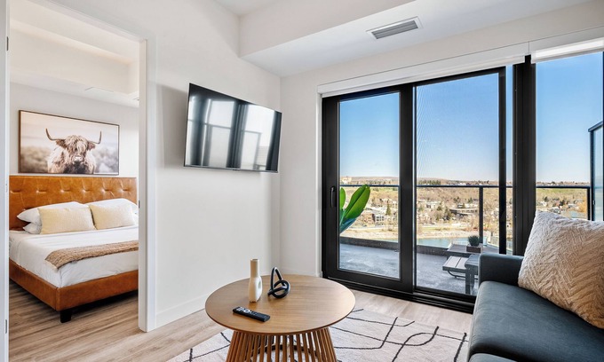 Eau Claire Appartement | Western Dreams w River Views, 2BR, Gym, AC