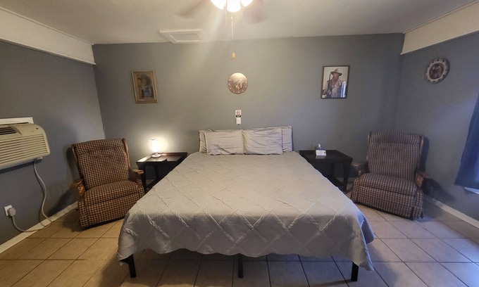 Buchanan Dam Cabine | Western Suite