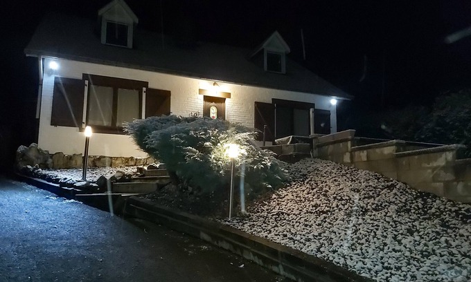 Bohon Maison | Au bout d'une impasse, l'entrée d'une forêt recèle cette splendeur.