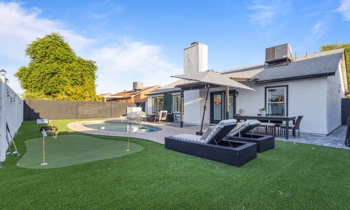 Glendale Maison | Westgate Pool & Stadium Stay
