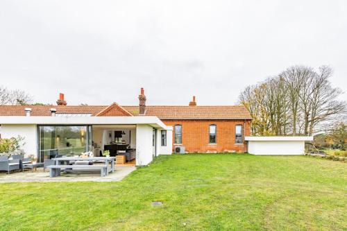 Roughton Maison | Westward Skies - Luxurious Modern Countryside Retreat