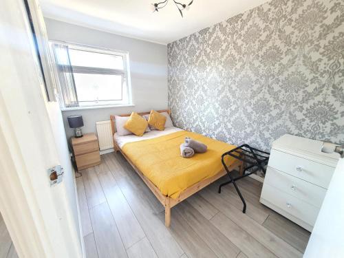 Luton Maison | Wetherne House, Beautiful Home, Parking Garden WiFi Self Check-in