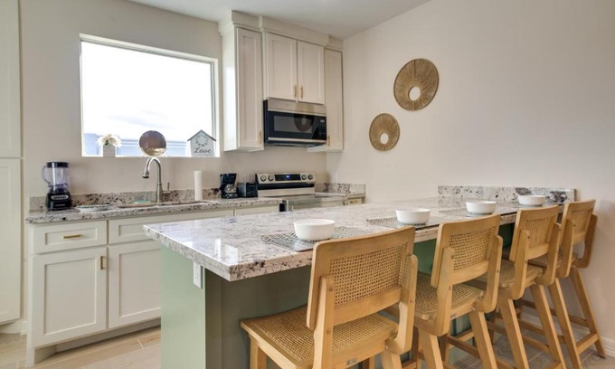 Brownsville Maison | WFH-Friendly Brownsville Home with Private Patio