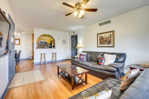 Paradise Appartement | WFH-Friendly Las Vegas Condo 2 Mi to Strip!