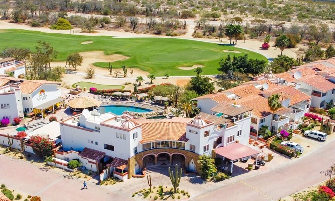 Colonia El Progreso Villa | WFH in Style * Resort King Villa + Outdoor Space