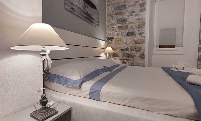 La Spezia Appartement | Whale Song Apartment - cozy apartment with private parking space