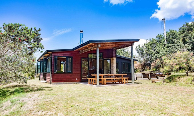 Whangapoua Maison | Whangapoua Family Bach - 100m to the beach!