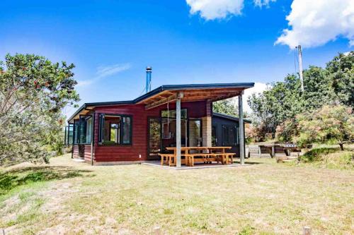 Whangapoua Maison | Whangapoua Family Bach - 100m from the beach!