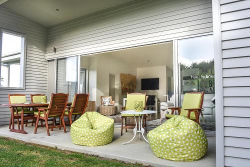 Whangapoua Maison | Whangapoua waves