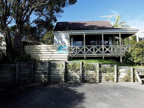 Russell Maison | Wharepekapeka - Russell Holiday Home
