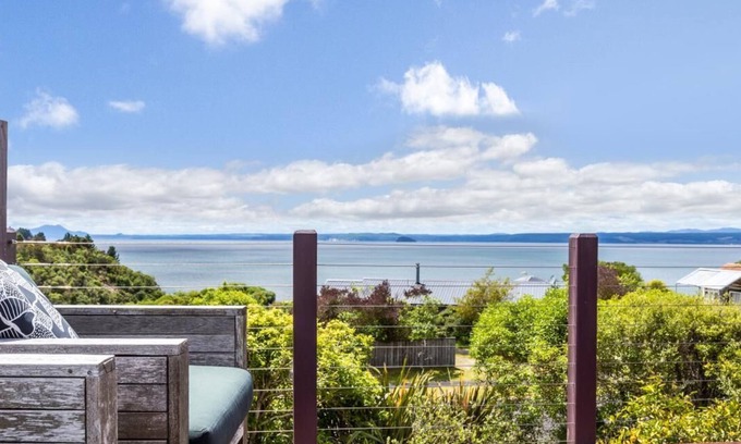 Whareroa Village Maison | Whareroa Waterview Retreat