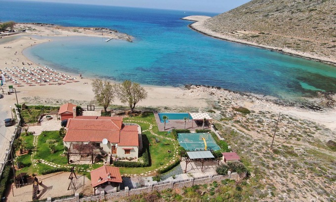 Stavros Villa | Lorsque la piscine toucher la mer ... En face de la plage Antony Quinn dansé syrtaki!