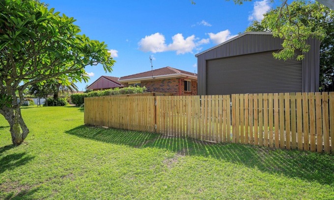 Bargara Appartement | Where relaxation meets convenience in this spacious holiday house