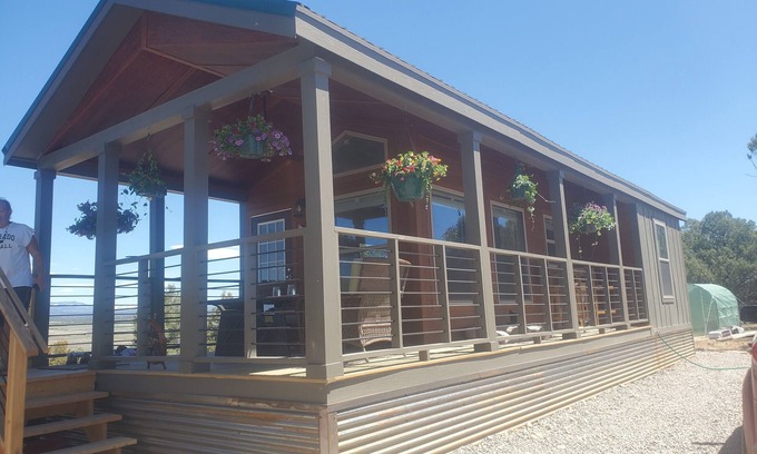 Ignacio Cabine | Where the Buffalo Roam. Private mountain views w/hot tub