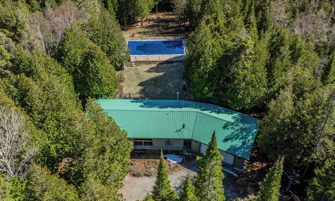Northern Bruce Peninsula Cottage | Whisk You Away: Bruce Retreat with Pool